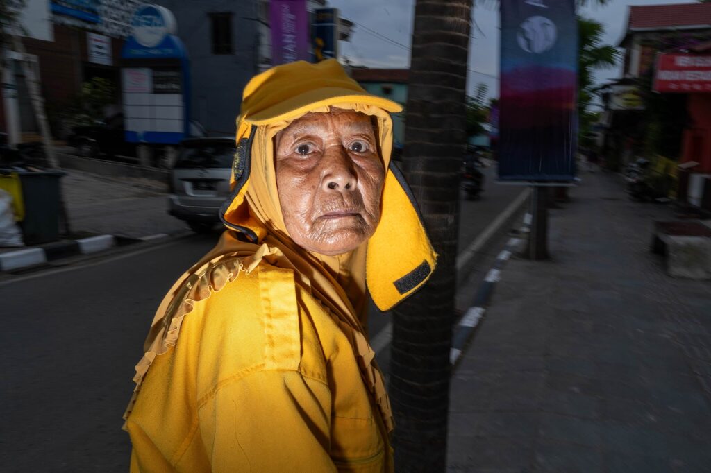 Street cleaner, labuan bajo